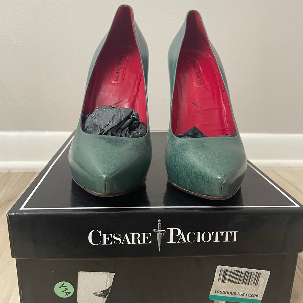 New-Cesare Paciotti Forest Green Leather Pointed Pumps with Red Lining. Size 36